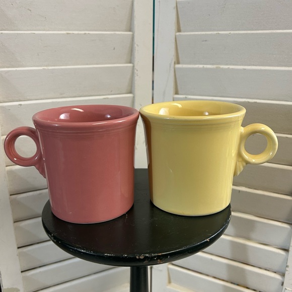 Fiesta USA 2 mugs Fiestaware marked on bottom - pink and soft yellow - Picture 1 of 15